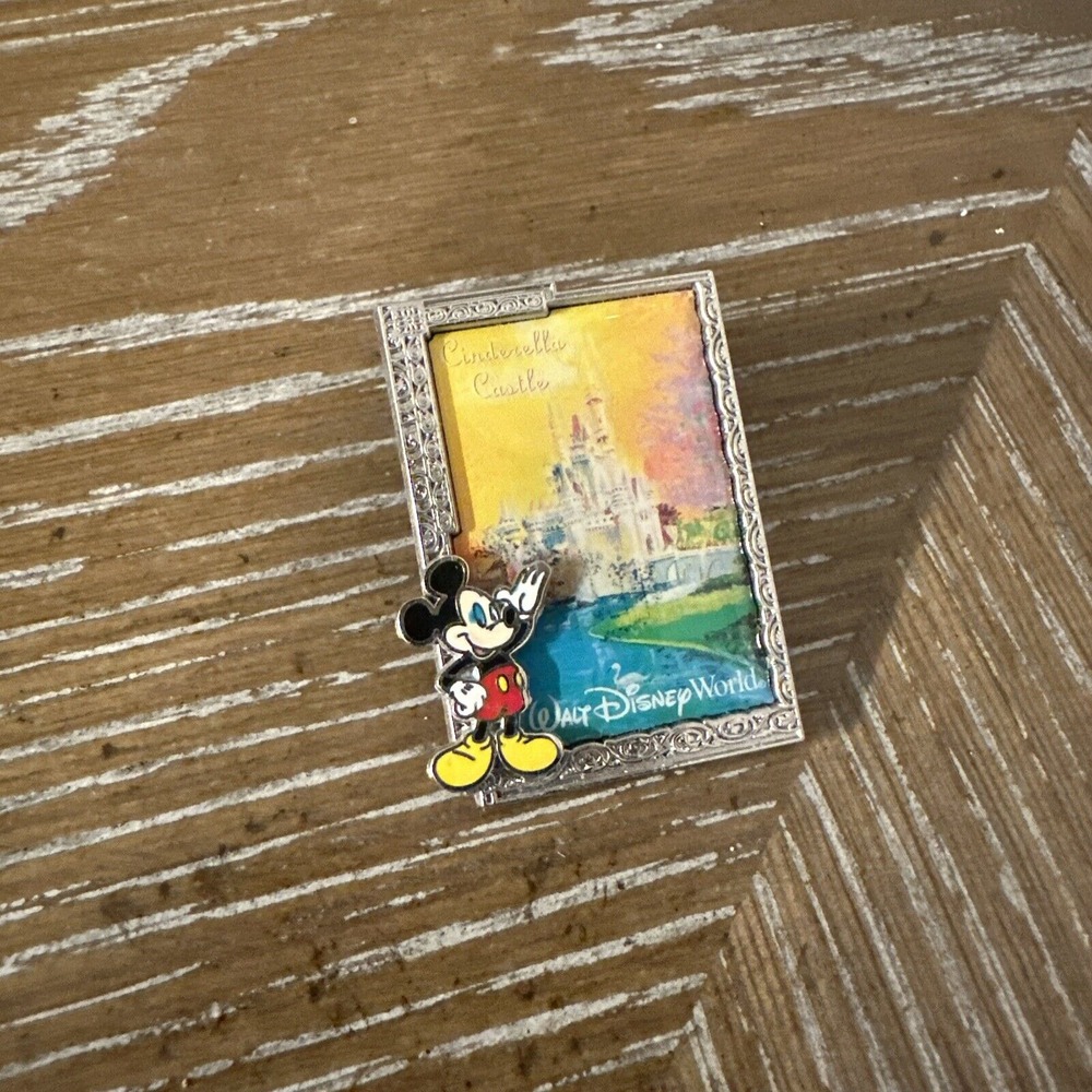 Disney   Cinderella's Castle  Walt Disney World‎  Around the World Pin